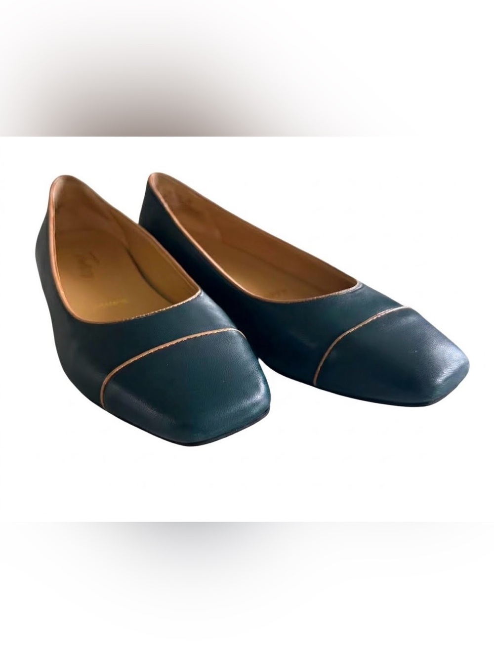 Trotters Harbor Navy Leather Square Toe Flats
Size 7.5M